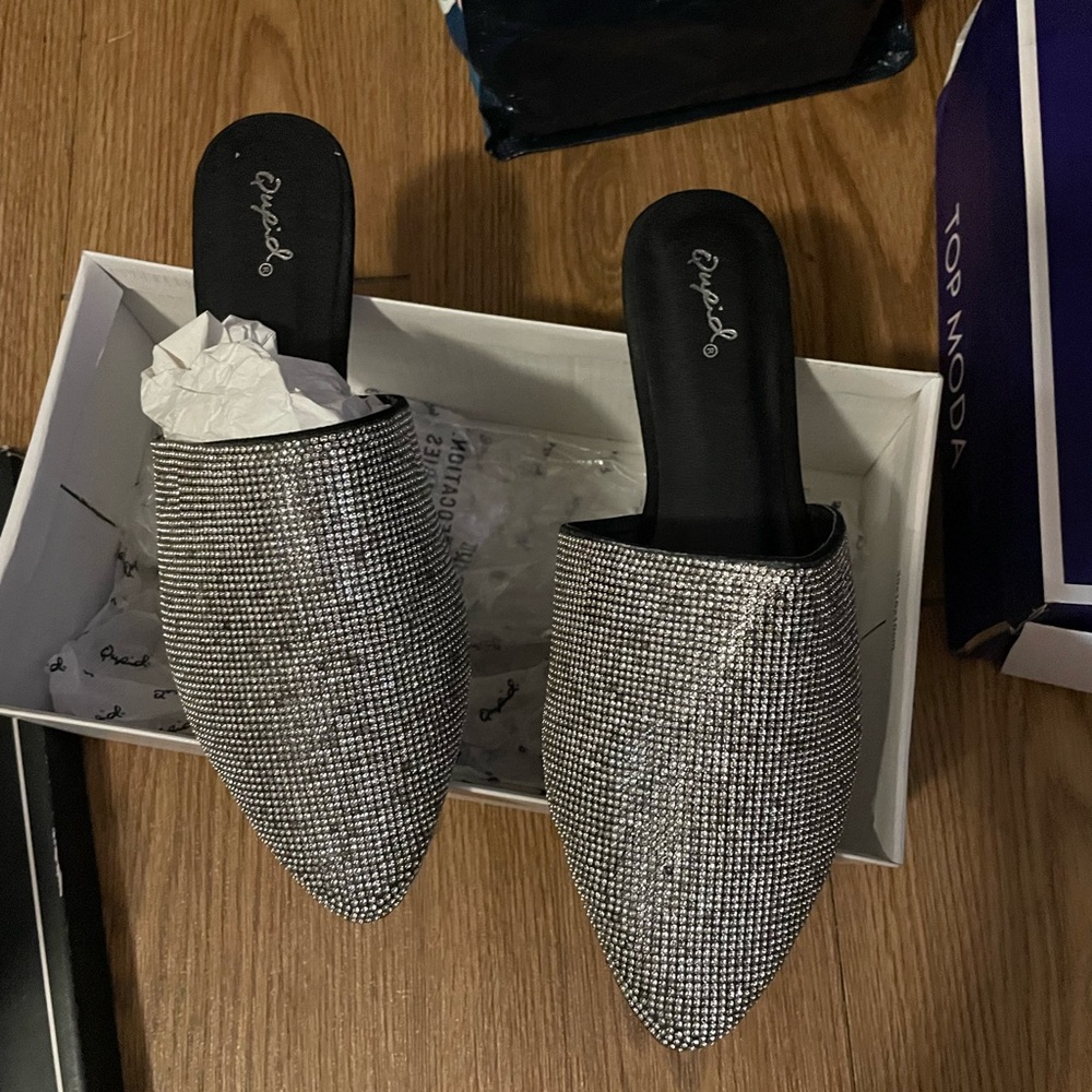 Qupid Black and White Textured Mules